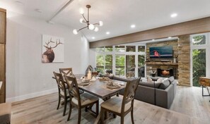 Dining - Elegant Deer Valley 2BR-Private Hot Tub-Walk to Deer Valley Resort (Park City)