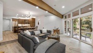 Smart TV, fireplace - Elegant Deer Valley 2BR-Private Hot Tub-Walk to Deer Valley Resort (Park City)