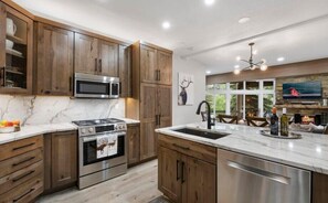 Fridge, microwave, oven, stovetop - Elegant Deer Valley 2BR-Private Hot Tub-Walk to Deer Valley Resort (Park City)