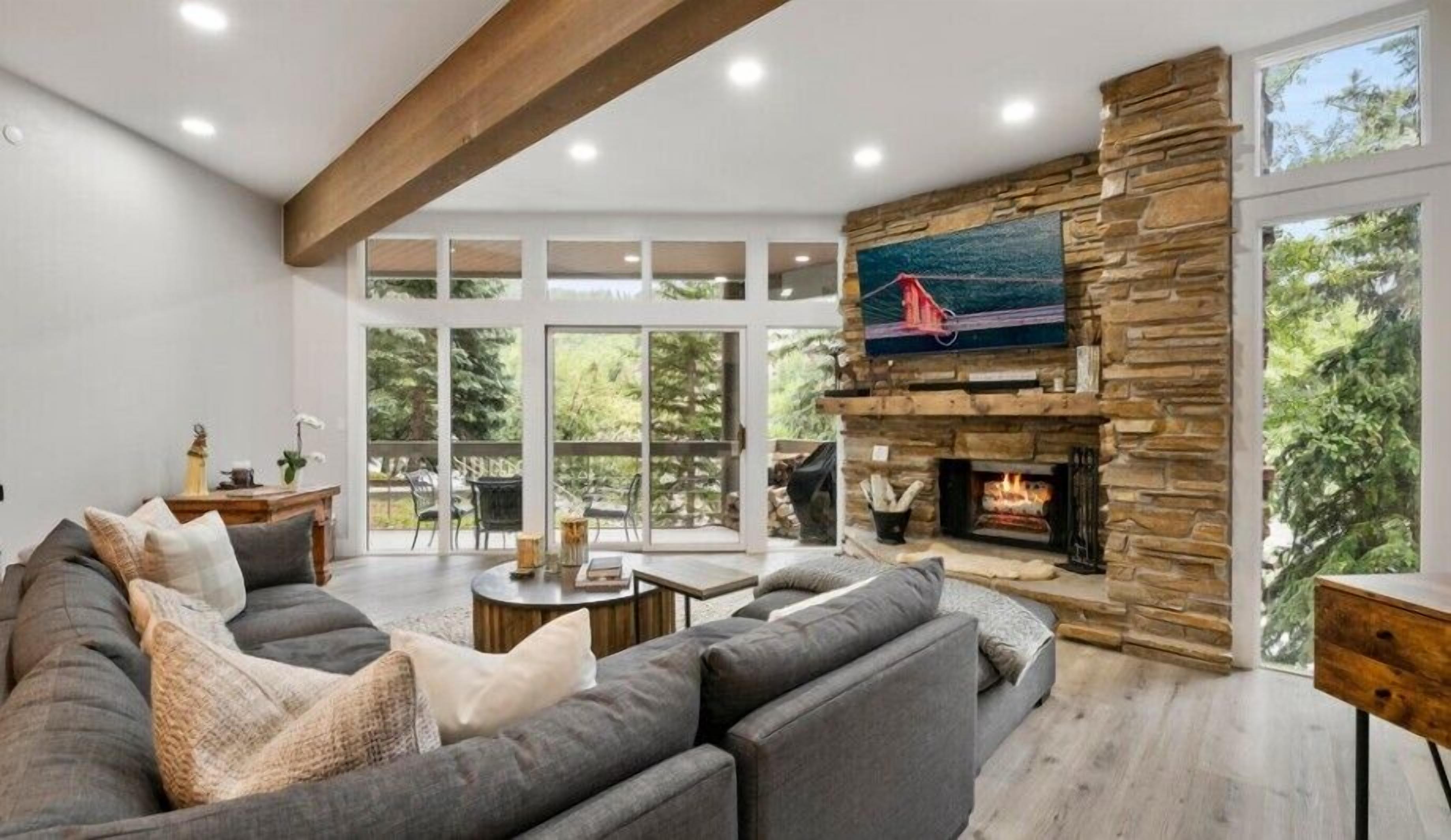 Smart-tv en een open haard