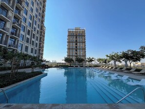 Pool - Chic & Modern 1BR Stay in Collective | Dubai Hills (Dubai)