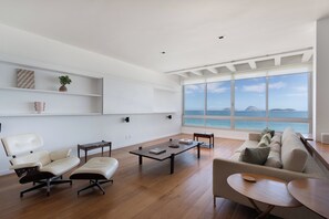 Smart TV, books - Poolfront with Ocean View (Rio de Janeiro)