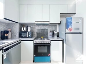 Interior - Modern 2BR Haven in Golf Gate Pool & Gym Access (Dubai)