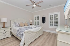 4 bedrooms, iron/ironing board, WiFi, bed sheets - Coastal Comfort ~ your own Heated Pool ~ Golf Cart (North Myrtle Beach)