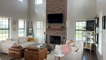 Télévision, cheminée