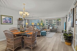 Interior - Beautiful Coastal Charm, Beach View 2 bedroom, 2 Bath at Loggerhead Cay! (Sanibel Island)