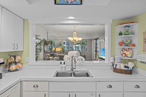 Interior - Beautiful Coastal Charm, Beach View 2 bedroom, 2 Bath at Loggerhead Cay! (Sanibel Island)