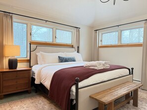 2 bedrooms, iron/ironing board, WiFi, bed sheets - Estelle Cottage- Private Sauna, Hot tub, Pool (Killington)