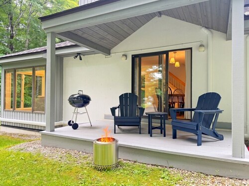 Estelle Cottage- Private Sauna, Hot tub, Pool, AC
