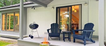 Estelle Cottage- Private Sauna, Hot tub, Pool, AC