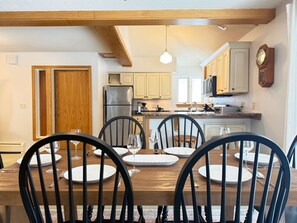 Dining - Estelle Cottage- Private Sauna, Hot tub, Pool (Killington)