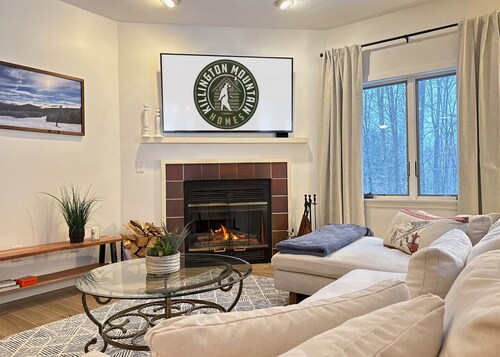 Birch Hollow- Pool, Hot tub, Gym, Sauna!