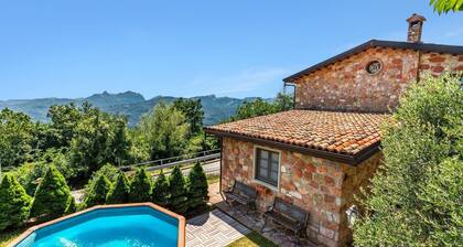 New! Private pool, stunning mountain views. Flexible changeover/short stays WIFI