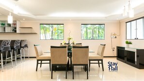 Villa | Dining