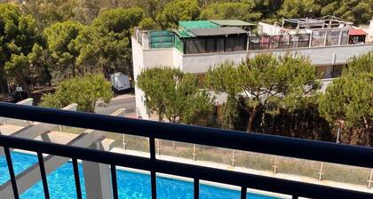 Bright apartment, private terrace and swimming pool