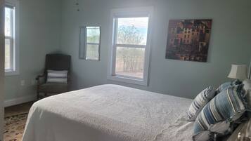 Iron/ironing board, bed sheets