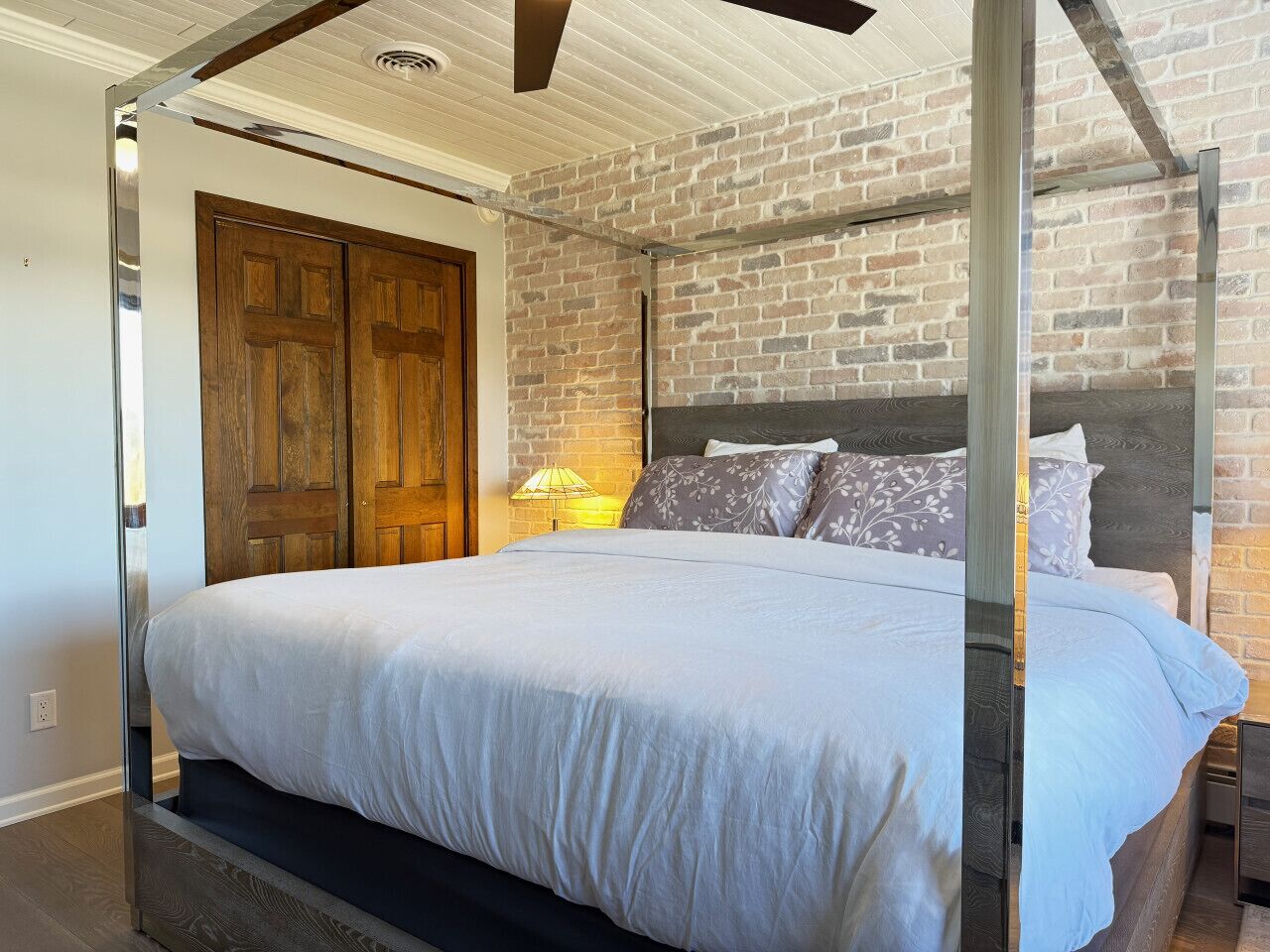 Desk, iron/ironing board, travel crib, WiFi