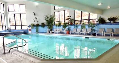 Slopeside Haven- hiking, Gym, Pool