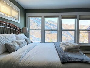 4 Schlafzimmer, Schreibtisch, Bügeleisen/Bügelbrett, Reisekinderbett