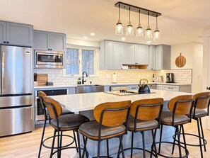 Fridge, microwave, oven, stovetop - Sunset Notch - Hot Tub, Fireplace, Views (Mendon)