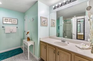 Shower, towels - 🏖️Beachfront | Gulf Views | Incredible Interior | 3BR Sterling Reef 301🏖️ (Panama City Beach)