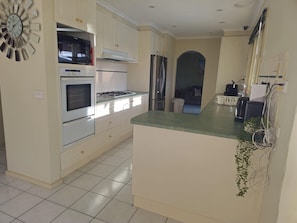 Fridge, microwave, oven, stovetop - Serene 4-bedroom house in charming Rosebud (Rosebud)