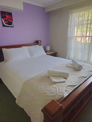 4 bedrooms, iron/ironing board, free WiFi, bed sheets
