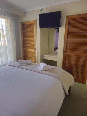 4 slaapkamers, een strijkplank/strijkijzer, gratis wifi, beddengoed