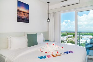 Desk, free WiFi, bed sheets - Sunset Unit 516 Lagoon-View | Balcony | Watermark (San Pedro)