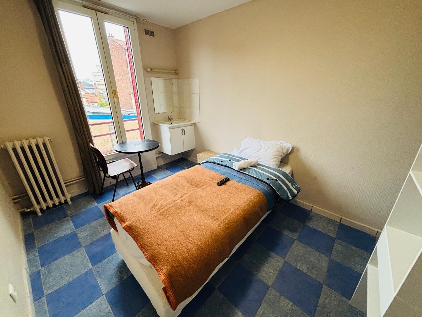 Wifi gratis y ropa de cama