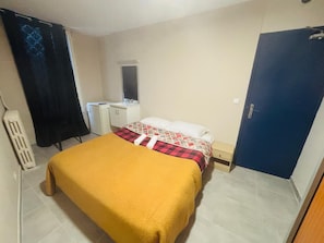 Habitación básica doble | Wifi gratis y ropa de cama