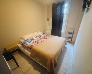 Double Room | Free WiFi, bed sheets - Le Grand Café (Châtillon)