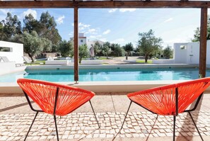 Seasonal outdoor pool, pool umbrellas, sun loungers - Monte das Oliveiras  (Distrito de Évora)