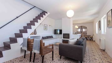 Casa familiar, 3 habitaciones, vistas al patio | Zona de estar