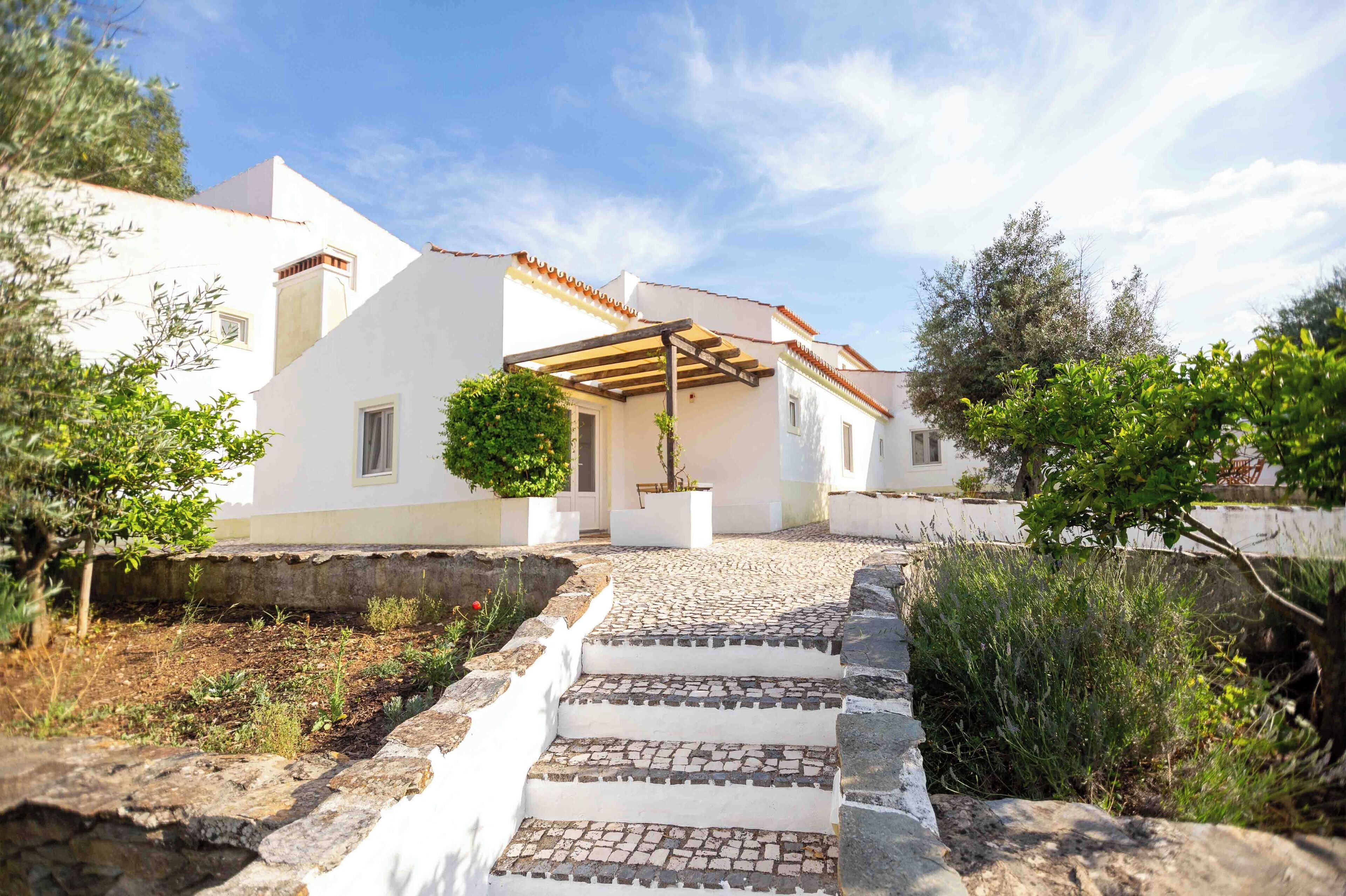 Familjestuga - utsikt mot innergården | Exteriör