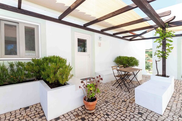 Outdoor dining - Monte das Oliveiras  (Distrito de Évora)