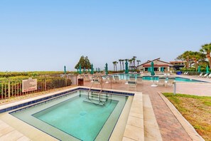 Pool - Cozy 2-bedroom condo in fantastic Longboat Key, Florida (Longboat Key)