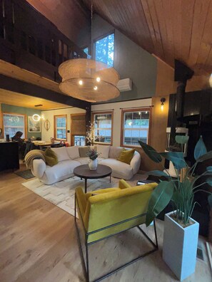 Smart TV, fireplace, books - Cozy Nordic Cabin near Scotts Flat Lake with Pickleball/Basketball Court! (Nevada City)