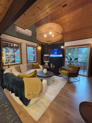Smart TV, fireplace, books - Cozy Nordic Cabin near Scotts Flat Lake with Pickleball/Basketball Court! (Nevada City)