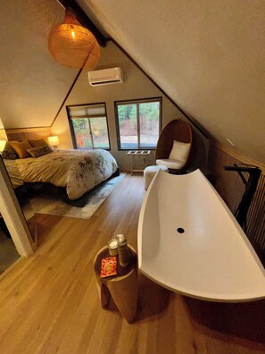 3 bedrooms, iron/ironing board, travel cot, free WiFi - Cozy Nordic Cabin near Scotts Flat Lake with Pickleball/Basketball Court! (Nevada City)