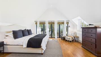 5 bedrooms, iron/ironing board, free WiFi, bed sheets