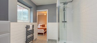 Charming Cottage in the Heart of Newport - Pass the Keys