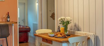 Charming Cottage in the Heart of Newport - Pass the Keys