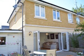 تناول الطعام بالخارج