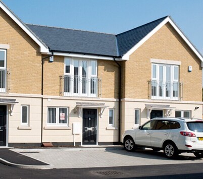 Beautiful two bed house located in a private mews , close to stunning beaches