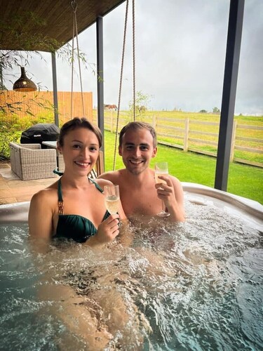 The Fuller's Shed All Weather Couples Rural Retreat with Private Hot tub