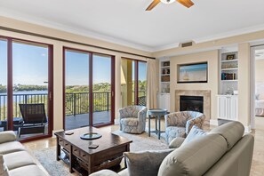 Smart TV - Beach Front • Luxury Retreat • No Drive (Santa Rosa Beach)