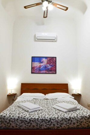 1 bedroom, iron/ironing board, free WiFi, bed sheets - Calzaioli Apartment 1 - Steps from the Duomo (Firenze)