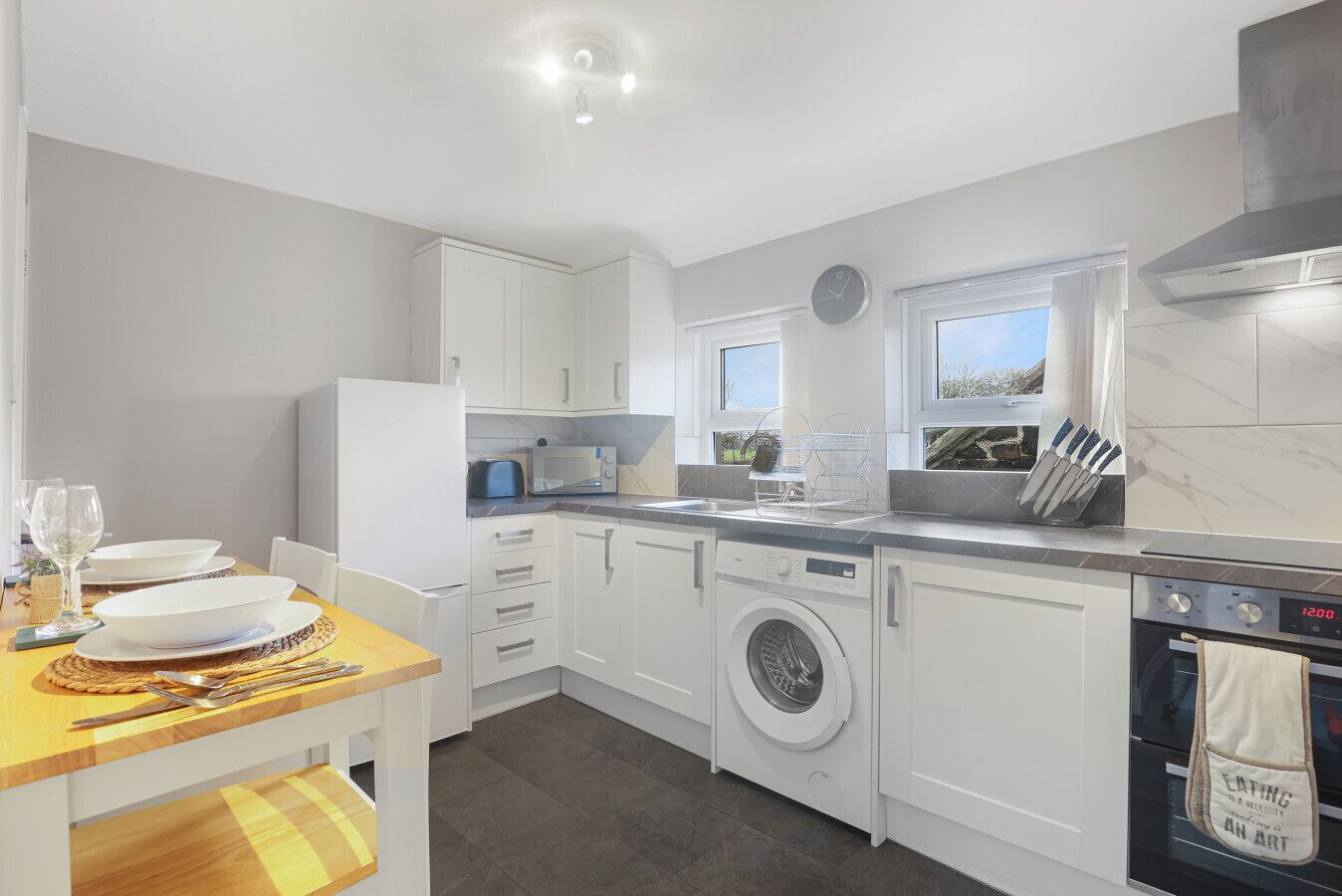 Kühlschrank, Mikrowelle, Ofen, Toaster