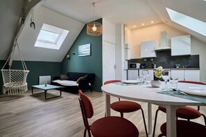Dining - En déplacement 10, les combles wifi gratuit (Tourcoing)